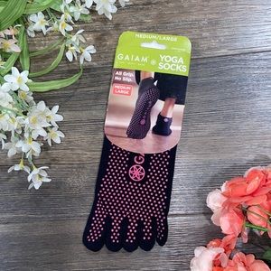 (GAIAM) Grippy Yoga Socks